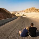 Kujitosheleza kama wanandoa: mtego wa kimya ambao unaharibu unganisho lako kujitosheleza-kama-wanandoa-mtego-wa-kimya-ambao-unaharibu-unganisho-lako.jpg